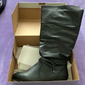 Chelsea Tall Boot Womens Size 13 W-new in box.